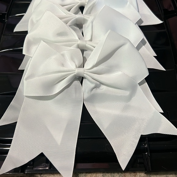 6 solid white bows - Picture 2 of 4